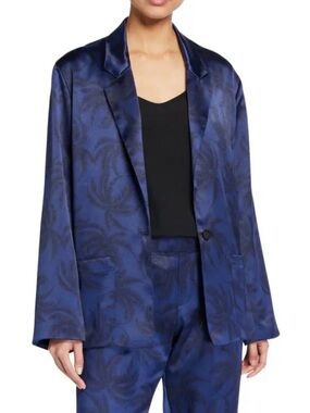 Single breasted satin blazer